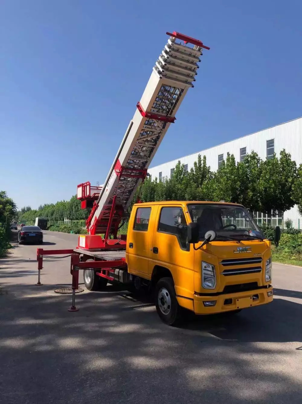 封开附近的云梯车出租服务：轻松解决高空作业需求