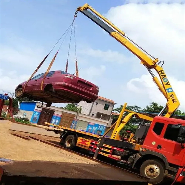 封开吊车吊汽车的正确方法